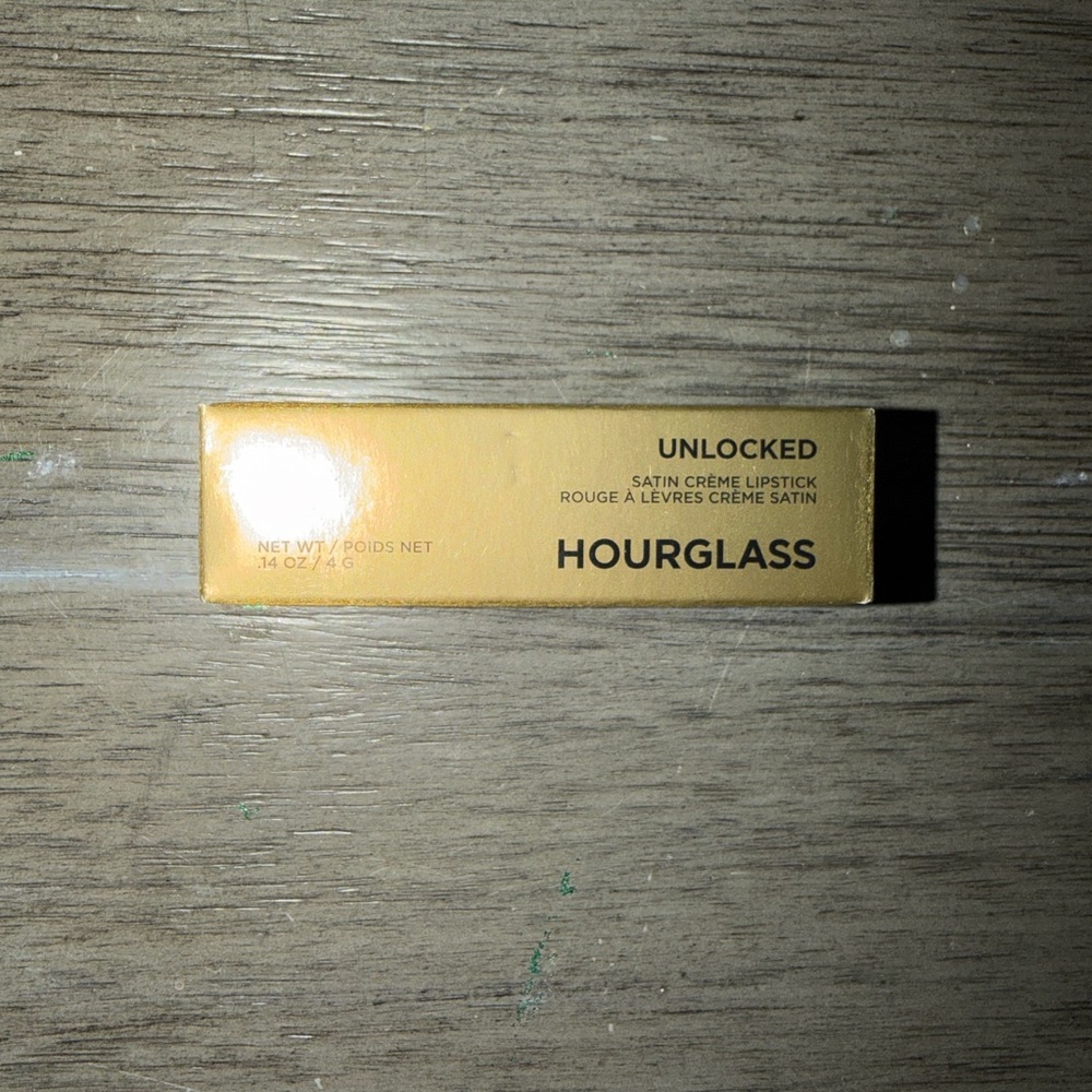 BNNO Hourglass Satin Crème Lipstick in Gold Box